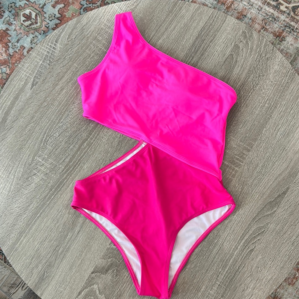 One piece swim suit